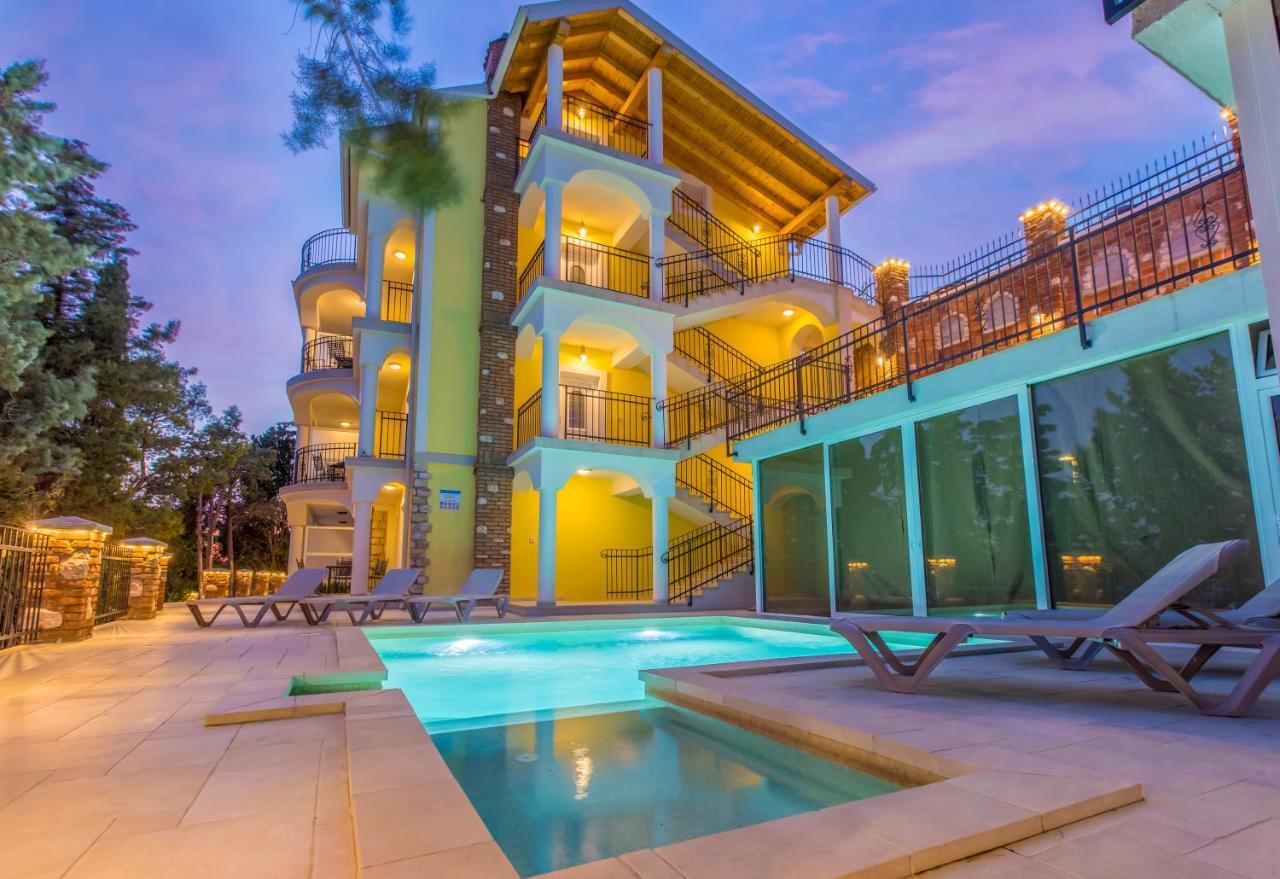 Palace Paulina Residence Нови-Винодолски Экстерьер фото